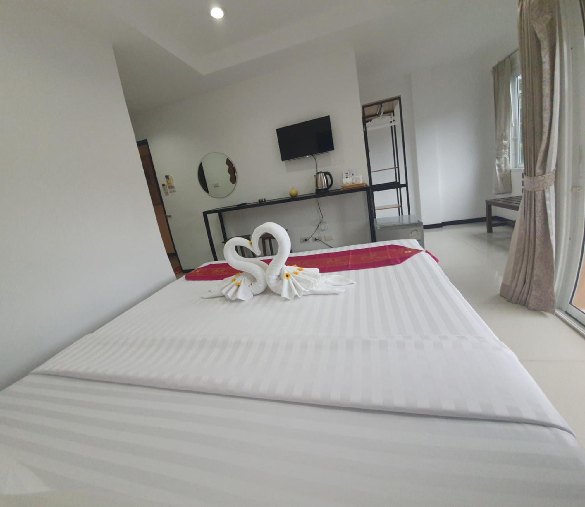 Patong At Home Hotel מראה חיצוני תמונה